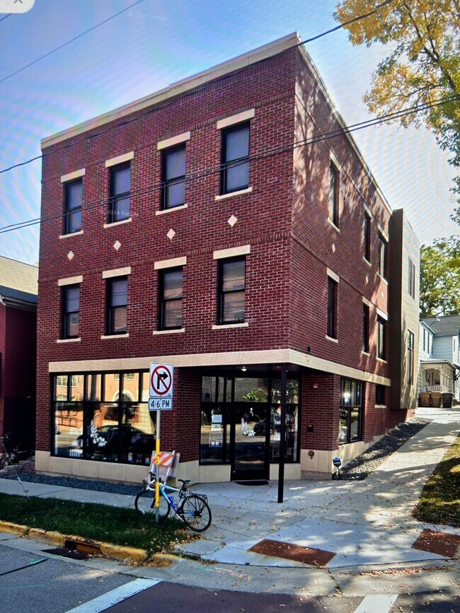 Building Photo - 803 Williamson St