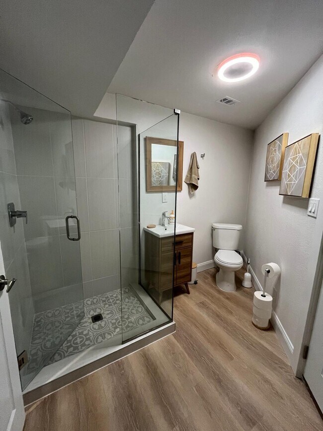 Building Photo - 2040 Falconhurst Pl