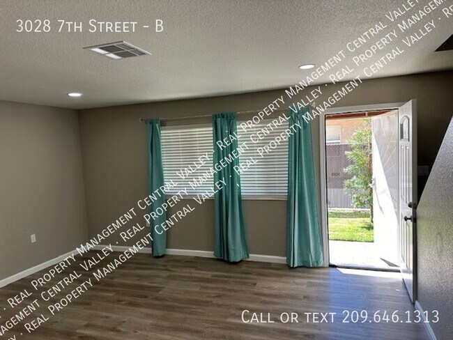 Building Photo - Ceres 2 Bedroom 1 Bathroom Tri-plex