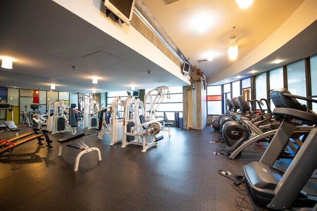 Building Photo - 1050 Island Ave