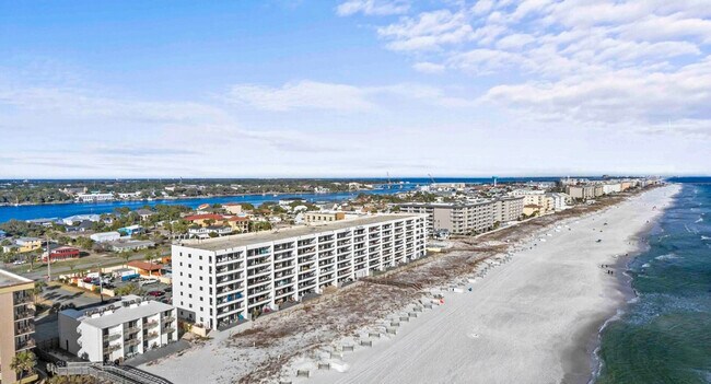 Building Photo - 556 Coral Ct