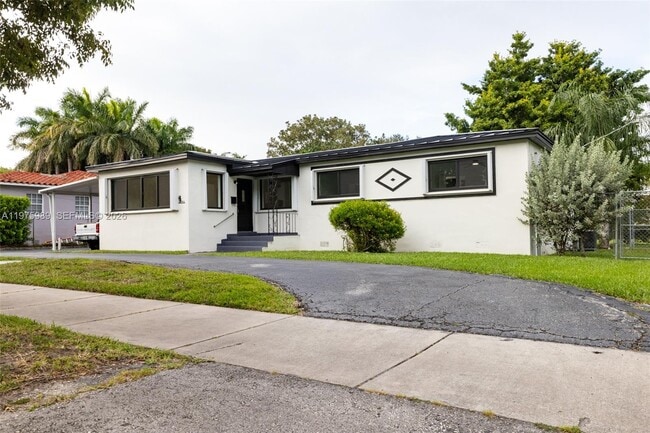 Building Photo - 3401 SW 17th St