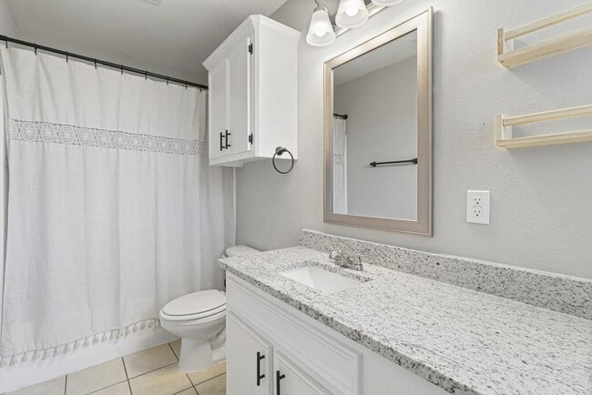 Building Photo - 5725 Ventura Ln