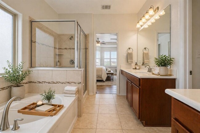 Building Photo - 6227 Aviara Dr