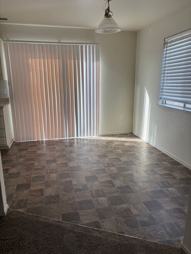 Building Photo - 137 Dayton Village Pkwy