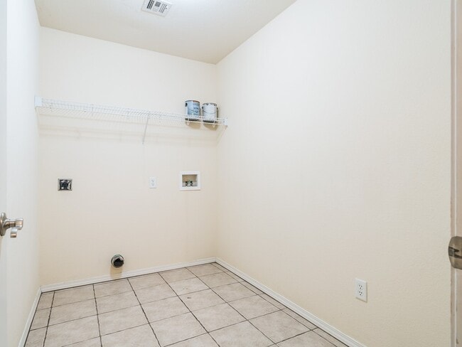 Building Photo - 2402 SW 19th St