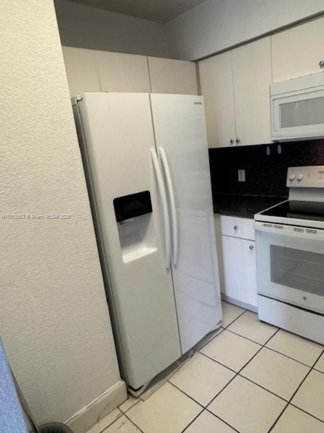 Building Photo - 9300 Fontainebleau Blvd