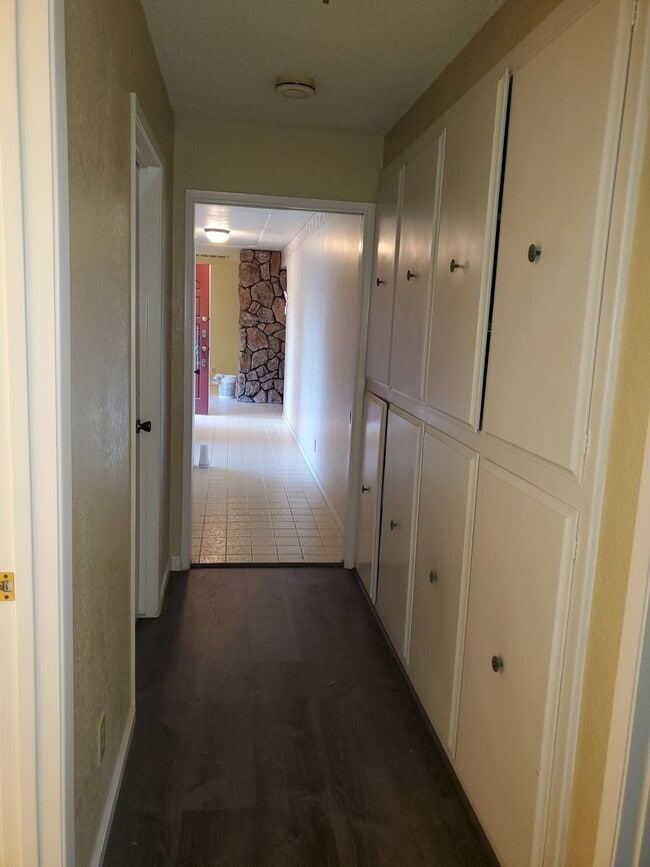 Building Photo - Modesto 3 bedroom 2.5  bathroom off McHenry