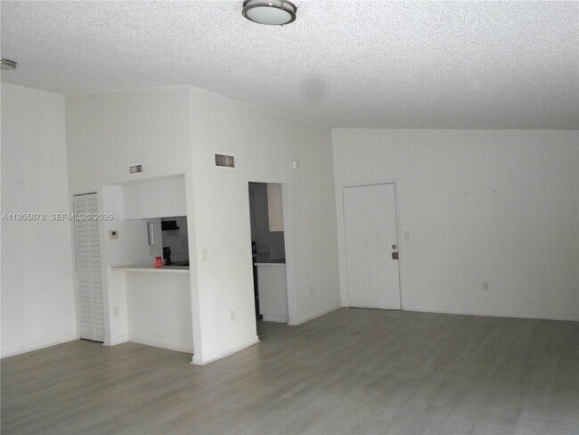 Building Photo - 20760 NE 4th Ct