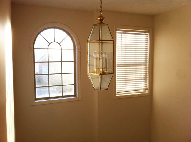 Building Photo - Lovely, Upscale Home! All Electric, Garage, Fenced Backyard; $1,900/Mo with 2 Yr Lease!