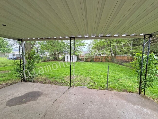 Building Photo - Great Location - 3 Bedroom/1 Bath Home for...