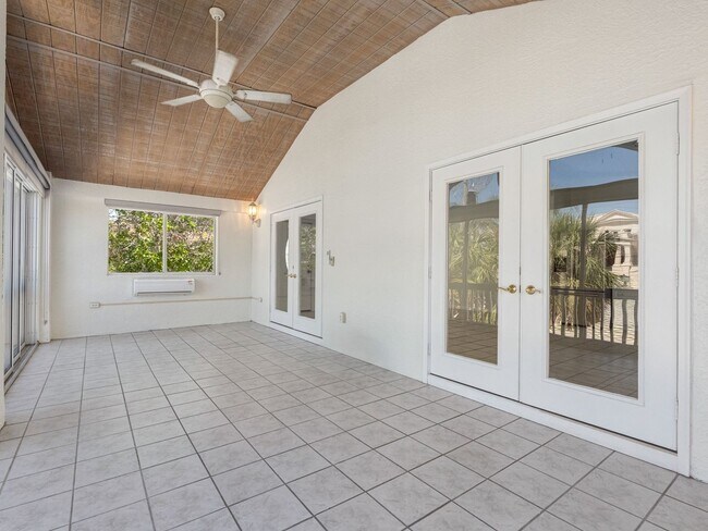 Building Photo - Steps to One of the Finest Beaches – Spaci...