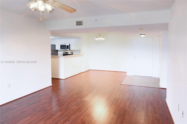 Building Photo - 520 SE 5 Ave