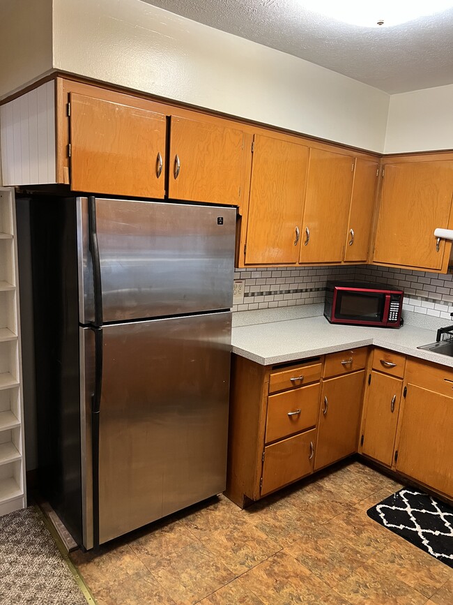 SS appliances - 4351 Dover Center Rd