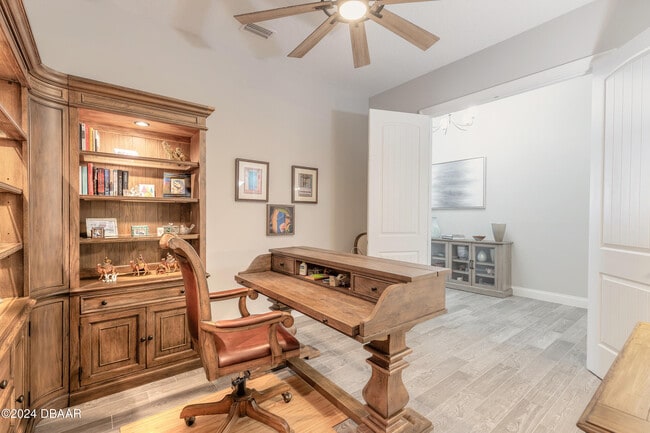 Building Photo - 205 Cyan Ave