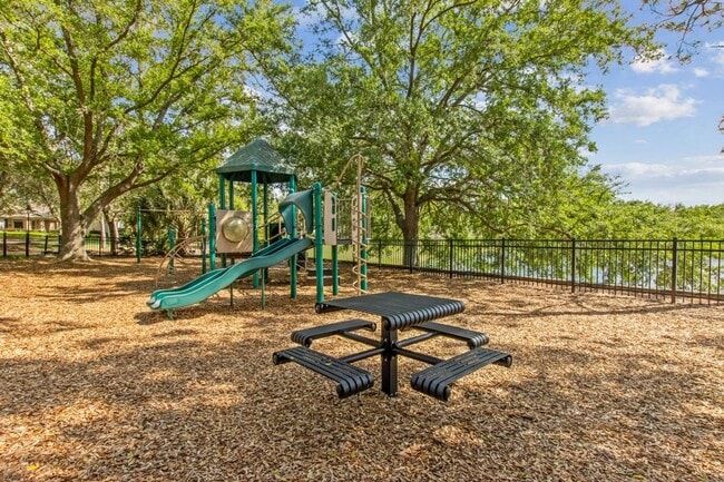 Building Photo - VICTORIA PARK TOWNHOUSE DEED RESTRICTED AR...