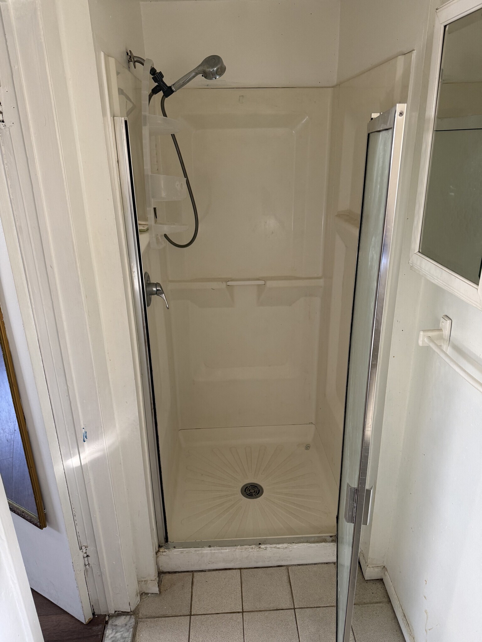 Building Photo - 831 King Georges Rd