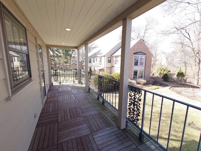 Building Photo - 3222 E Hampshire St