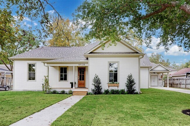 Primary Photo - 138 Lakeview Dr