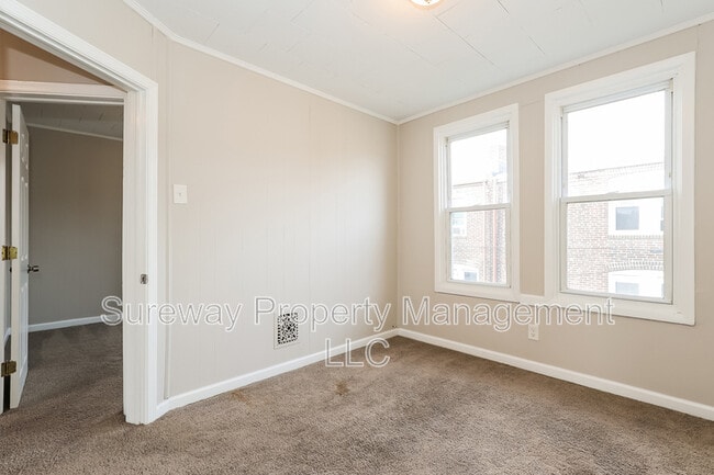 Building Photo - 10 W 8th St