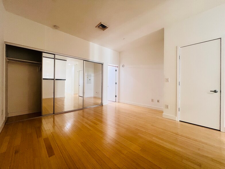 Building Photo - 3810 Wilshire Blvd