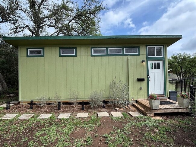 Building Photo - 1002 Spanish Oak Trail