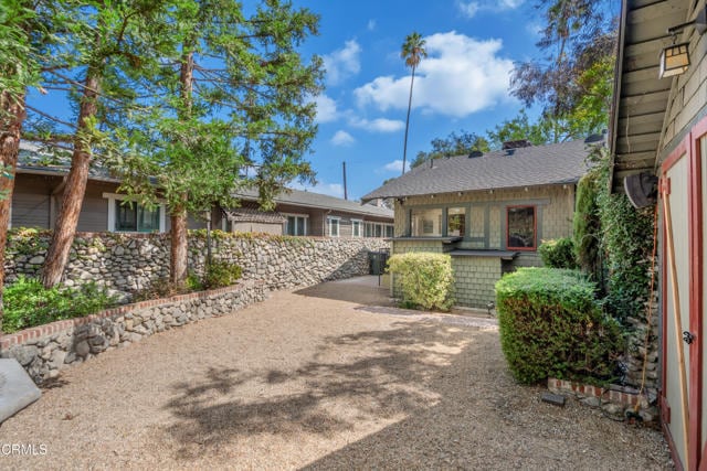 Building Photo - 847 S Los Robles Ave