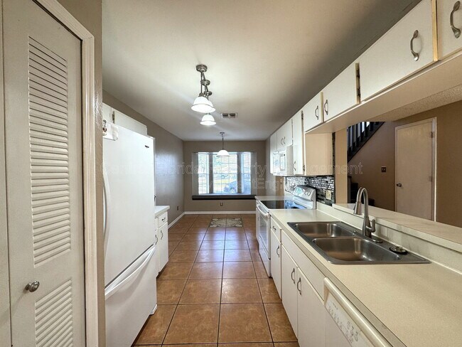 Building Photo - 2802 Curry Village Ln