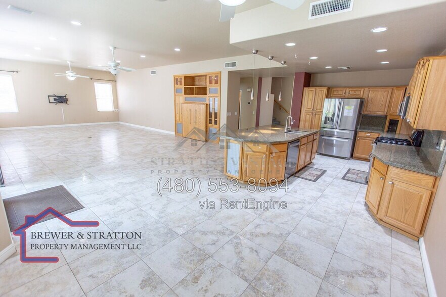 Building Photo - 1373 W Longhorn Dr