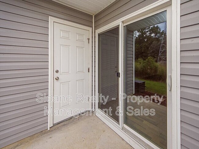 Building Photo - 557 Truman Dr