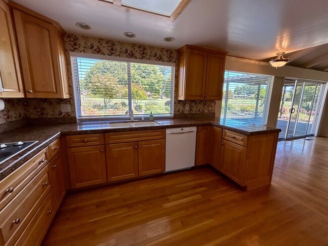 Building Photo - 266 Valley Oaks Dr