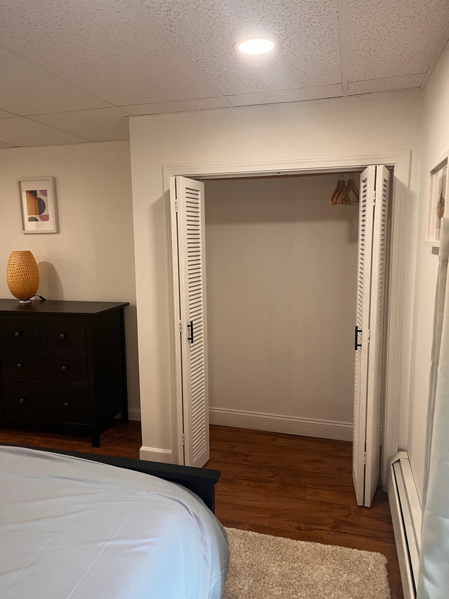 Building Photo - 266 Malletts Bay Ave