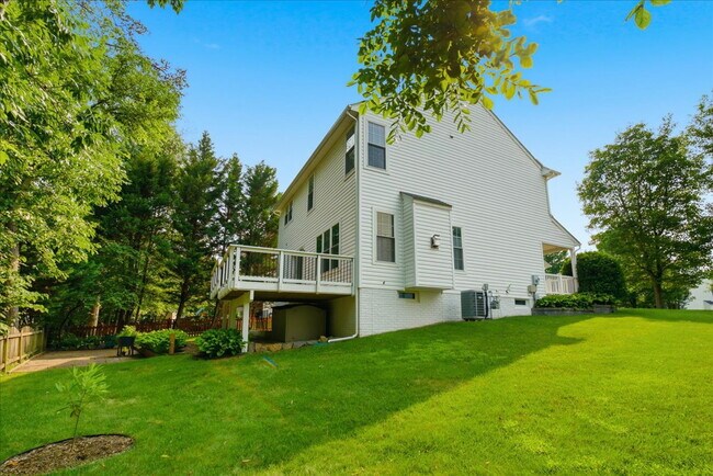 Building Photo - Spacious Broadlands Home Backing to Nature with Expansive Outdoor Living
