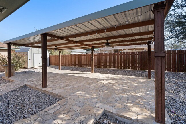 Building Photo - 206 Saddle Blanket