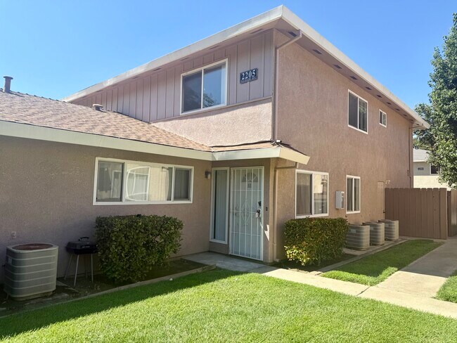 Primary Photo - 2205 Palisade Ave