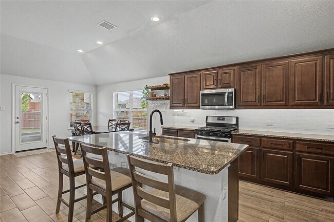 Building Photo - 1825 Agarito Dr