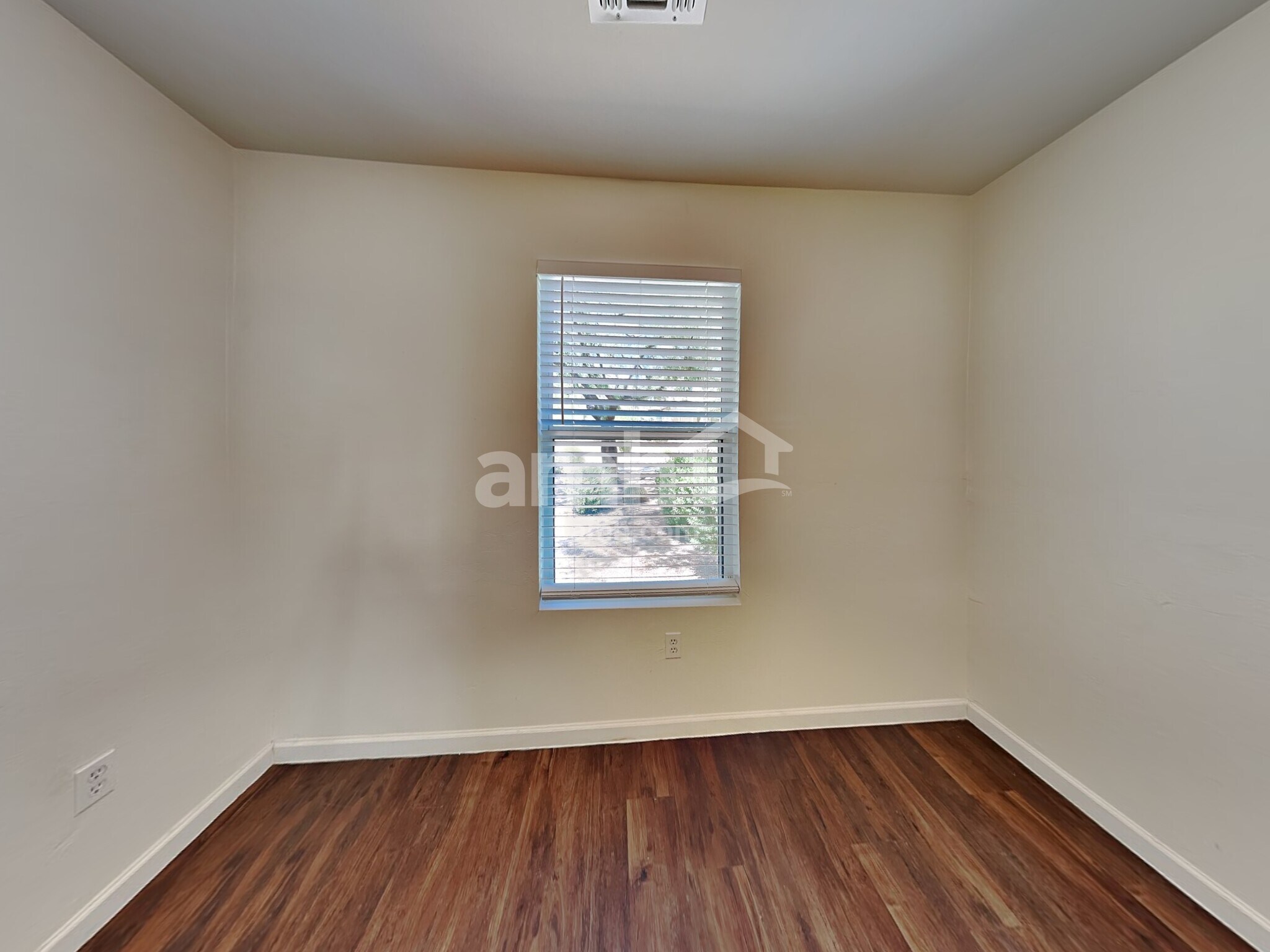 Building Photo - 574 W Paseo Celestial
