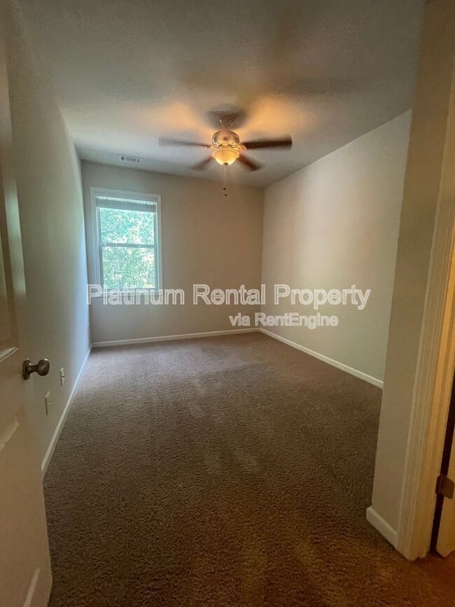 Building Photo - 7350 Silk Tree Pt
