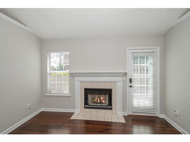 Building Photo - 3568 Crawfordville Dr