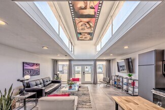 Building Photo - BEAUTIFUL 3 BEDROOM IN THE ARTS DISTRICT