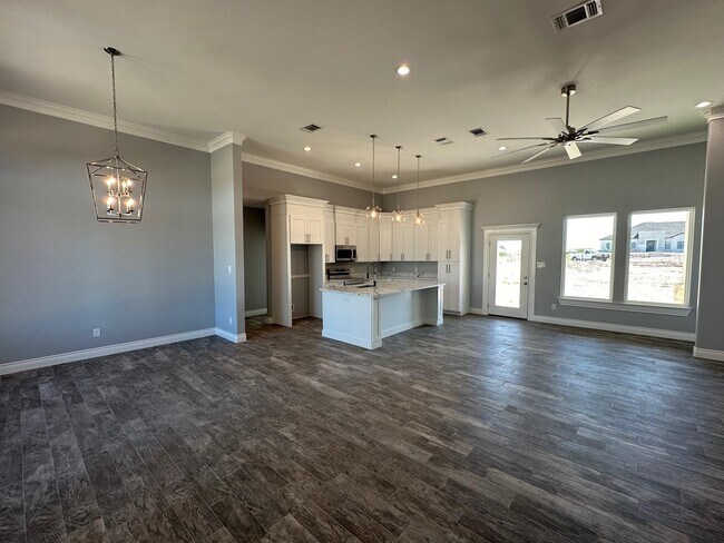 Building Photo - 523 Canyon Creek Dr