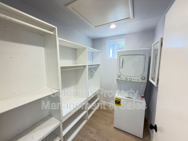 Building Photo - 2840 Esturion Pl