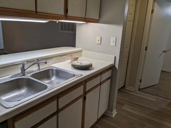 Building Photo - 1241 University Ct