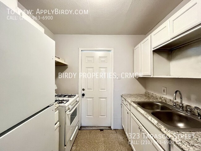 Building Photo - Charming 2-Bedroom Duplex in San Antonio -...