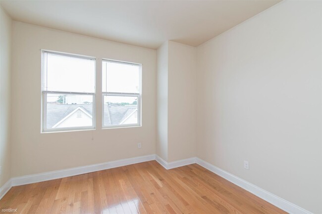 Building Photo - 4 br, 3 bath Triplex - 1842 N 17TH ST Unit...