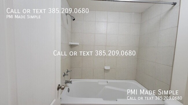 Building Photo - 3042 E Somerset Dr