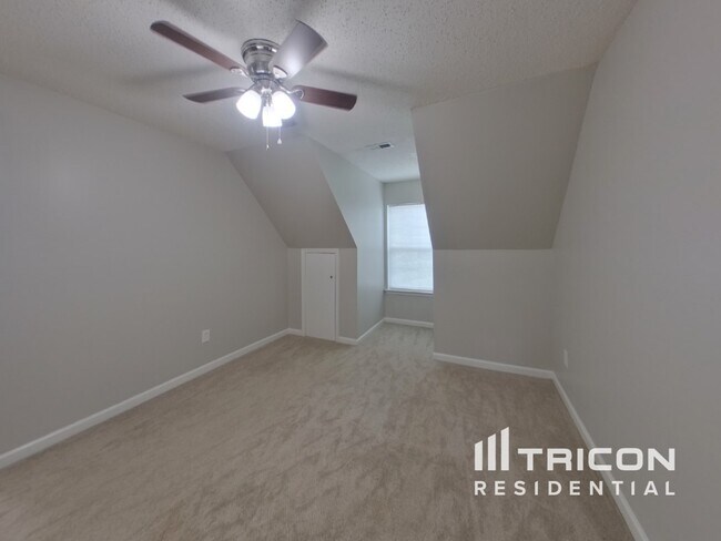 Building Photo - 105 Great Oaks Way