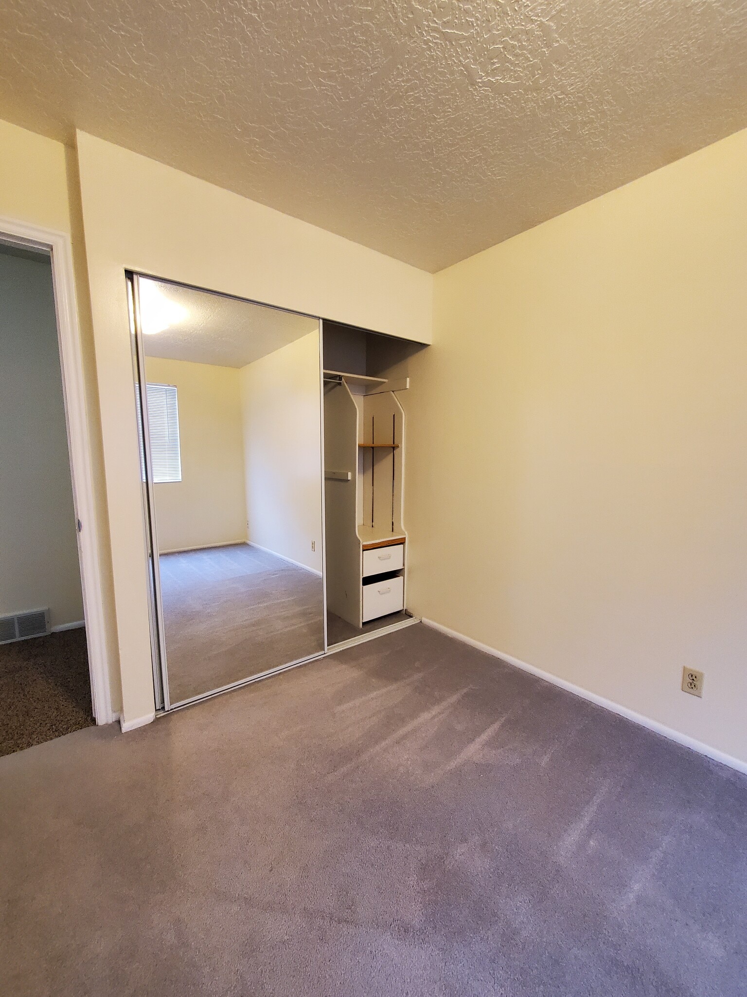 Building Photo - 1020 E 1275 N