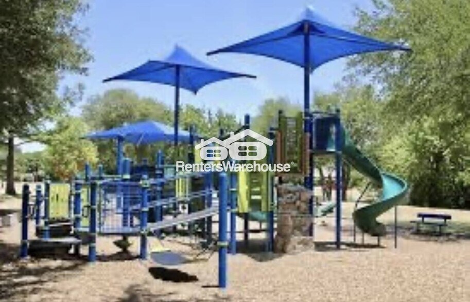 Building Photo - 2302 Greenpark Dr