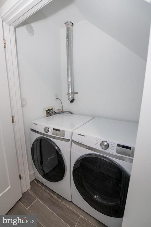 Building Photo - 2213 Emerald St